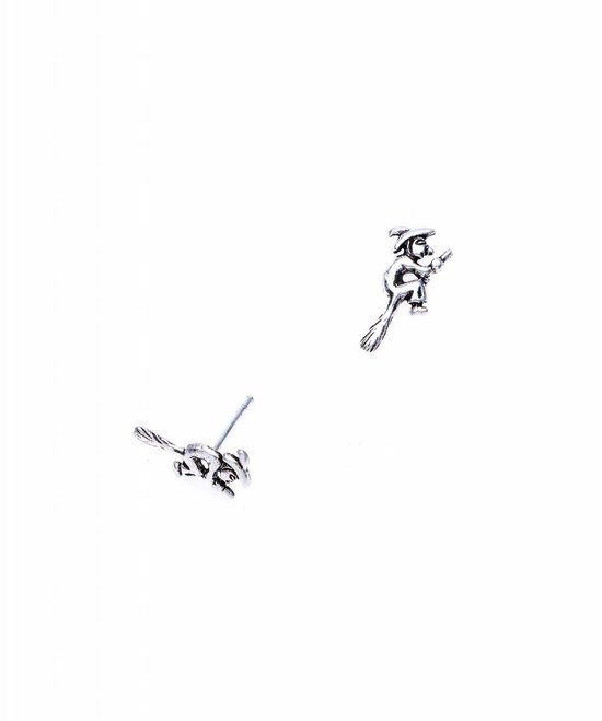 Oorbellen dames | Oorstekers | Zilveren oorstekers, heks op bezem | WeLoveSilver