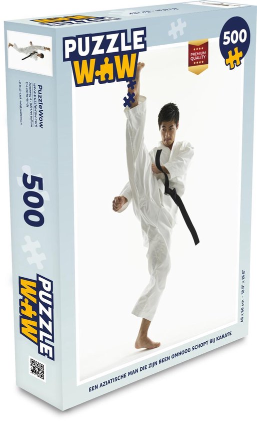 Puzzel 500 stukjes Karate - Een Aziatische man die zijn been omhoog schopt bij karate  - PuzzleWow heeft +100000 puzzels