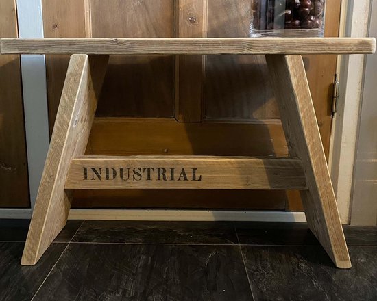 steigerhouten krukje - bankje - gebruikt hout met tekst Industrial