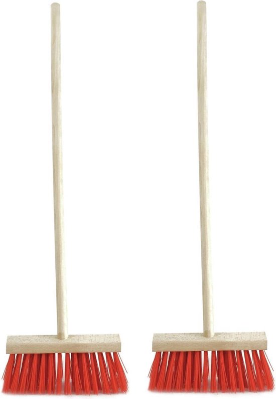 Set van 2x stuks buitenbezems rood met steel - Schoonmaakartikelen/Tuingereedschap