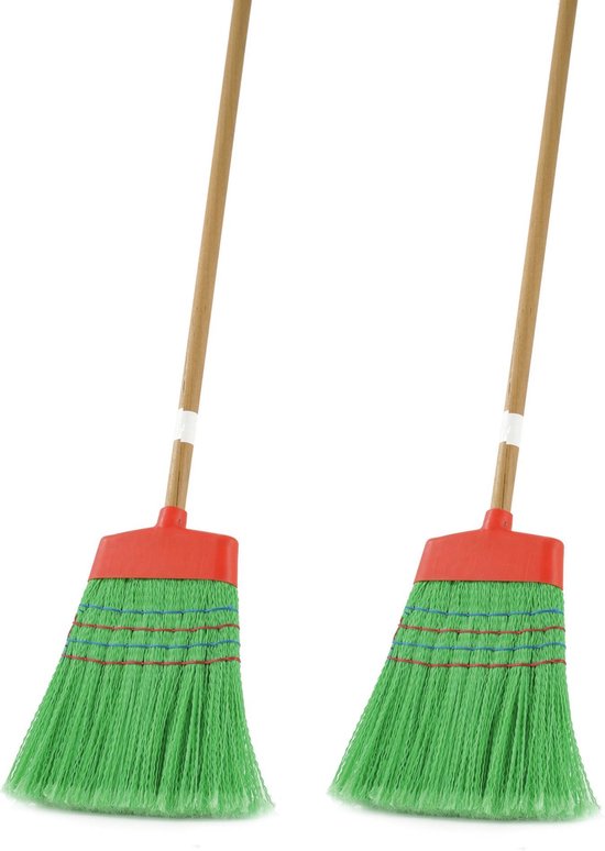 Set van 2x binnen/buiten kinderbezem groen met steel - Schoonmaakartikelen/Tuingereedschap