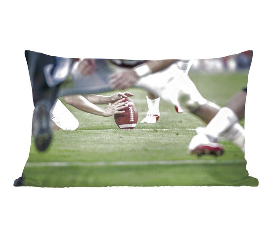 Sierkussen American Football voor binnen - American Football spelers die klaar zijn om de bal te schoppen - 50x30 cm - rechthoekig binnenkussen van katoen