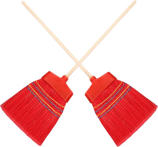 Set van 2x stuks binnen/buiten bezem rood met steel - Schoonmaakartikelen/Tuingereedschap - 132 cm