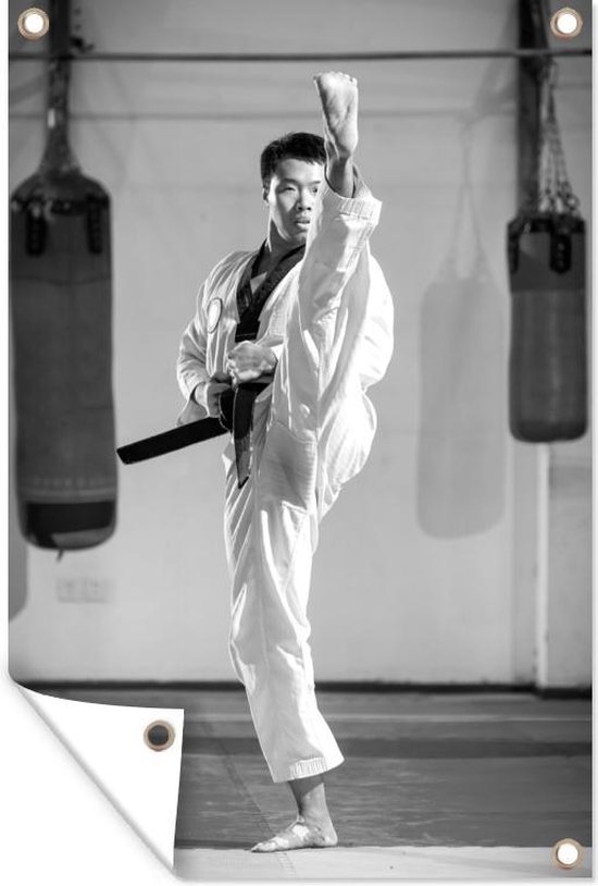 Muurdecoratie Taekwondo hoge schop - zwart wit - 120x180 cm - Tuinposter