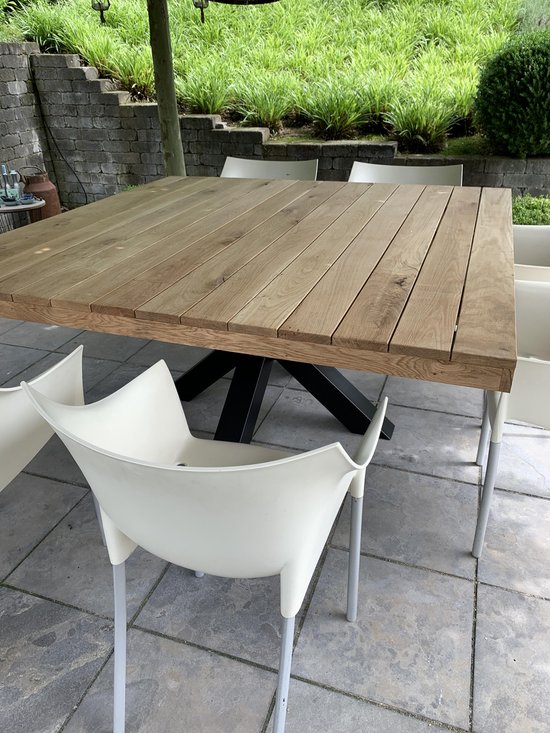 Vierkante eiken tuintafel Stretto 140 x 140cm | Massief eikenhout 10cm brede planken met stalen matrix poot | Quattro Design