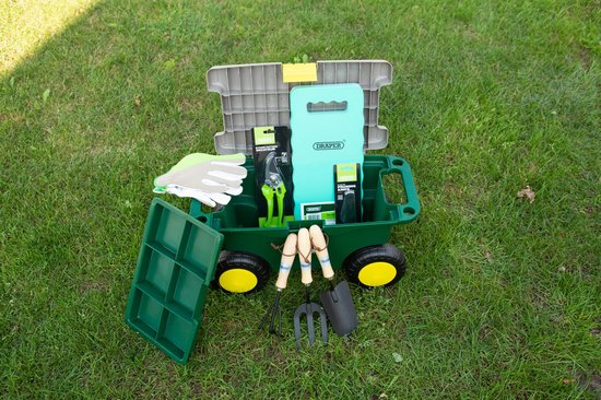 Tuinkit, bestaande uit gereedschapswagen met handvork, handcultivator, handtroffel, softgrip snoeischaar en een snoeimes